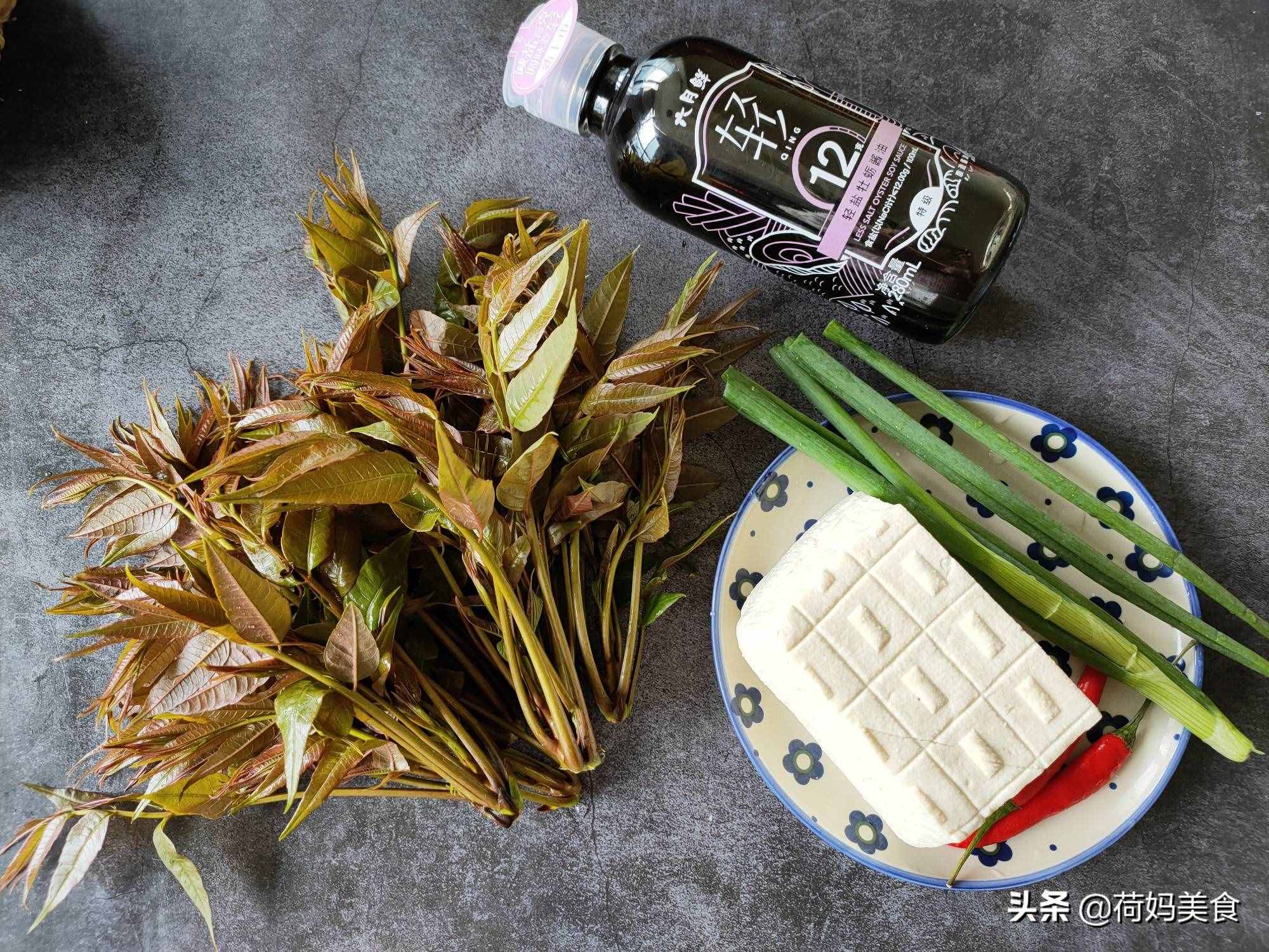 春天第一拌：香椿芽拌豆腐，简单三步，软嫩清香，爽口又下饭