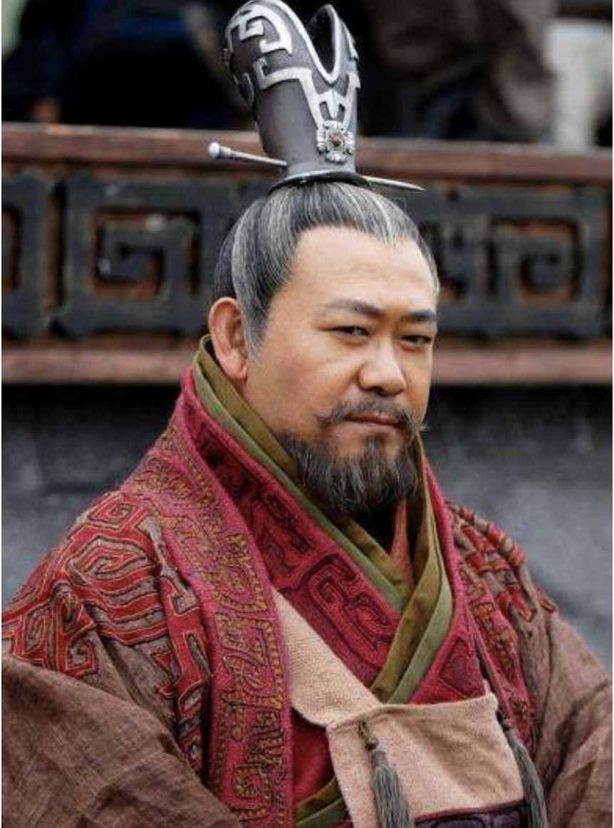田忌用策略赢取赛马胜利，这实际上是愚蠢的，几年后终于大祸临头