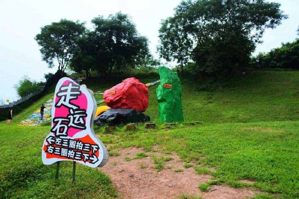 这里是陪伴了重庆人12年的洋人街，在这里留下了多少人的美好时光