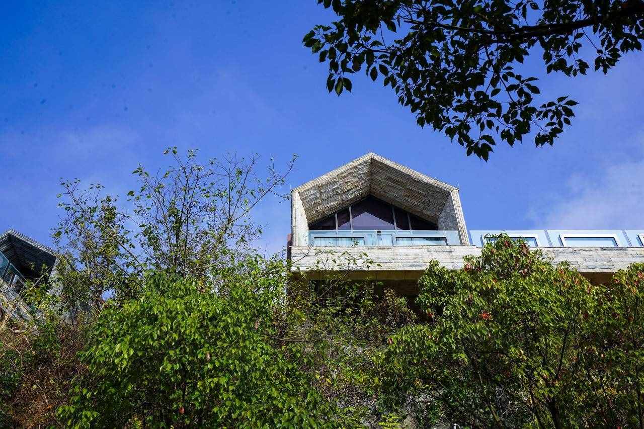 杭州后花园新开一家神仙酒店，藏在醉美山水秘境里，宁静而避世