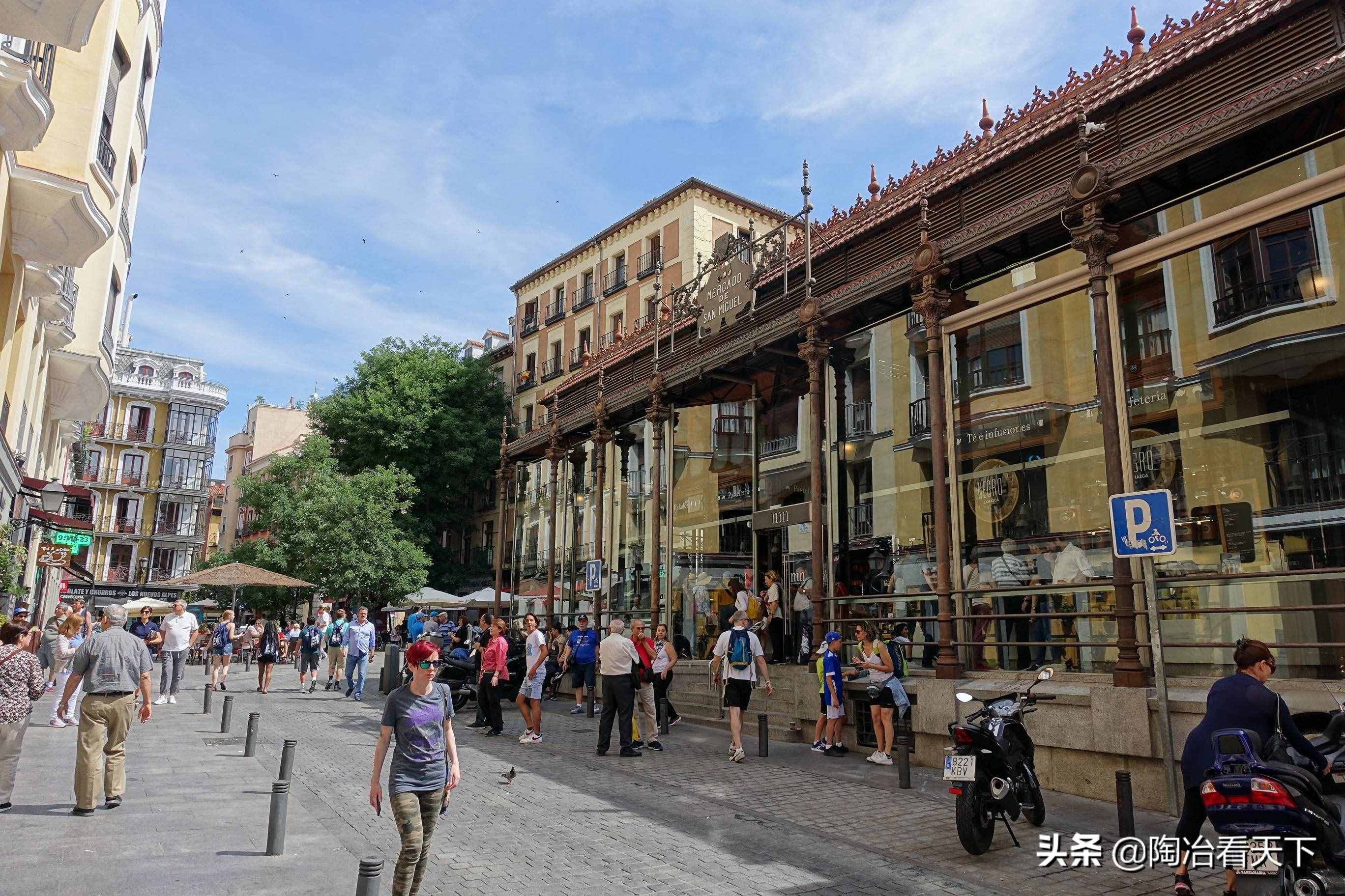 西班牙首都马德里阳光灿烂，风景宜人，最适合漫步游览
