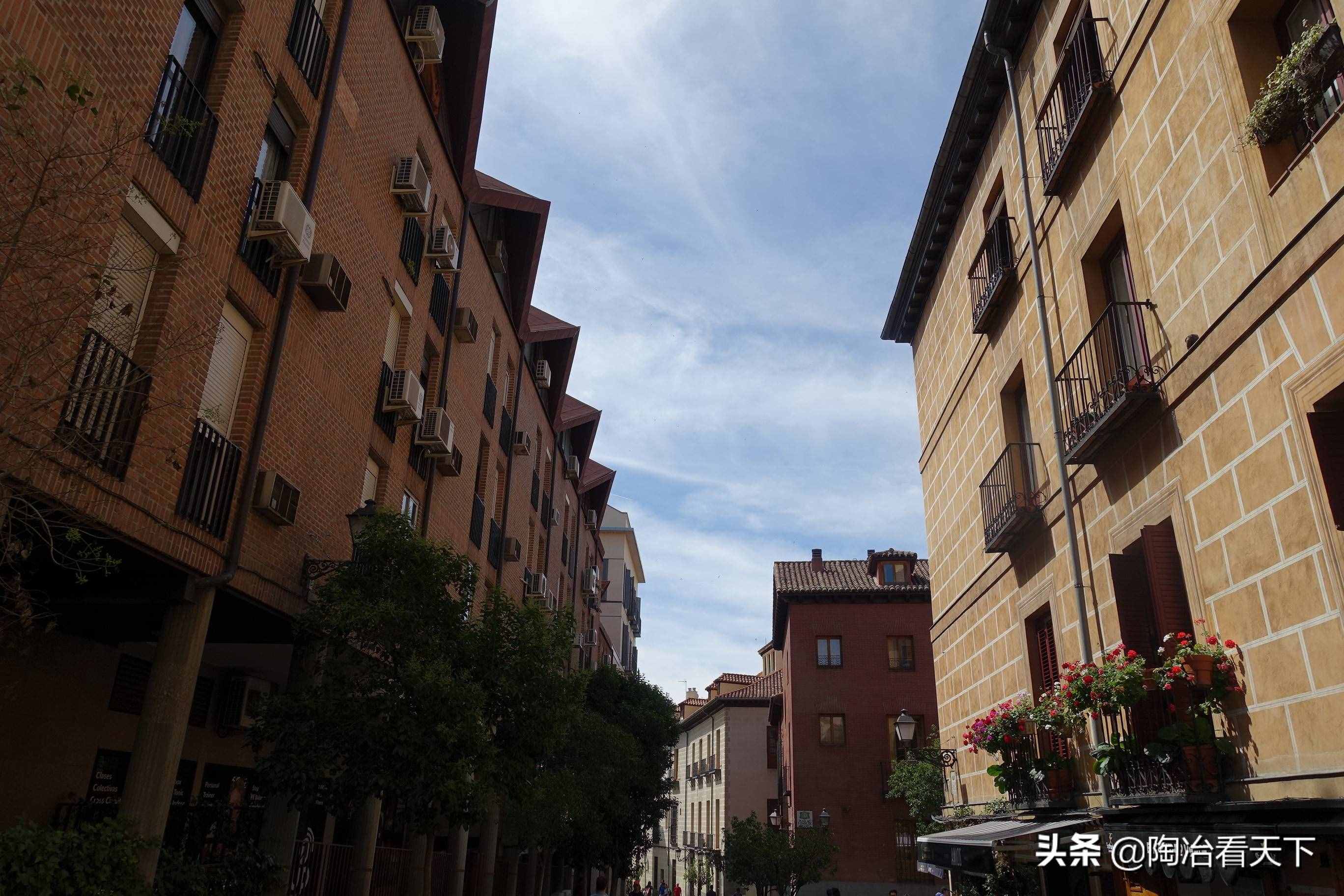 西班牙首都马德里阳光灿烂，风景宜人，最适合漫步游览