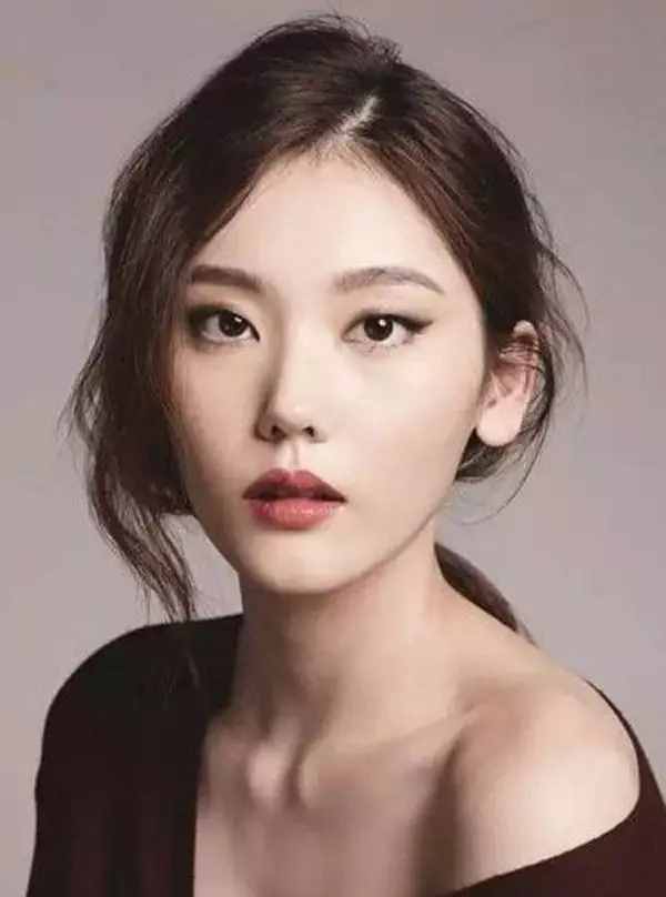 单眼皮女生怎么化妆好看？单眼皮应该避免的眼妆画法