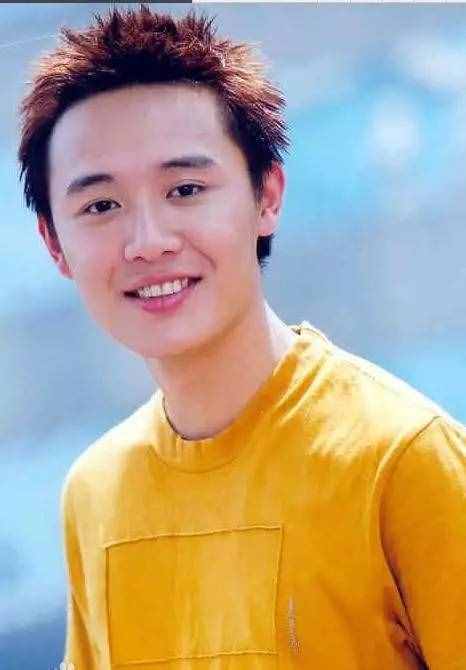 谭维维被求婚啦 陈逸飞张博两任鲜肉男友大揭秘！