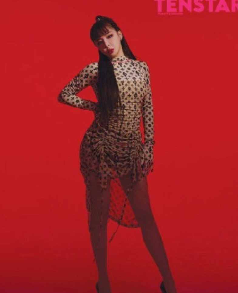 女歌手朴春近照曝光，减肥11公斤后超性感，紧身裙秀身材长腿抢镜