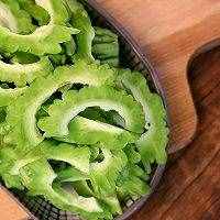 家常苦瓜炒肉的做法图解3