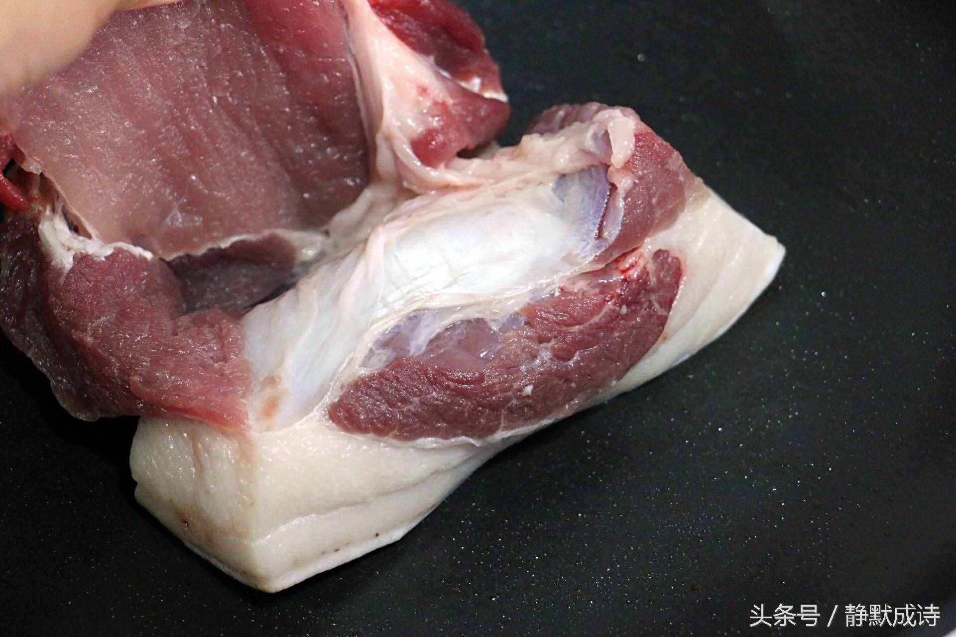 肉夹馍这样做，肉香嫩多汁肥而不腻 、白馍松脆有嚼劲，实在太香