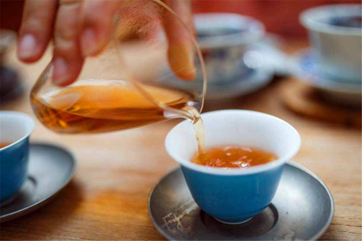 生活中常见的客套话，表面是请人留下，实际是“逐客令”，受用了