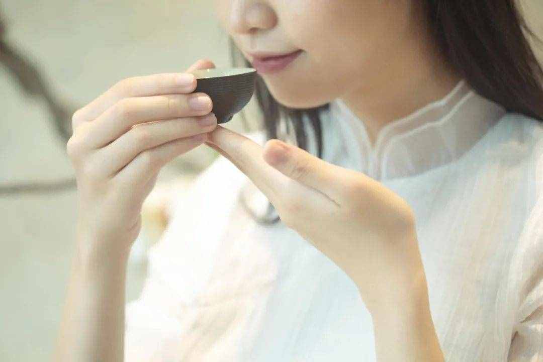 常见乌龙茶怎么喝？岩茶、铁观音品饮小技巧