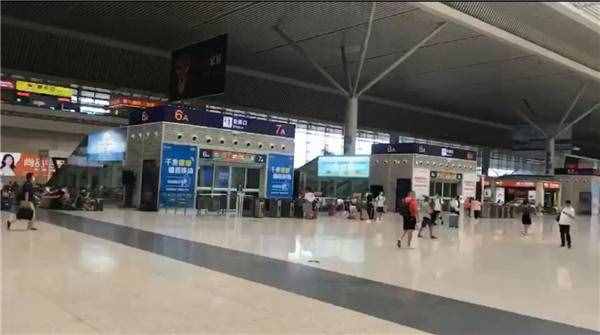 实探郑州东站：核酸证明电子版纸质版均可，有旅客未出结果来“碰运气”都被劝返