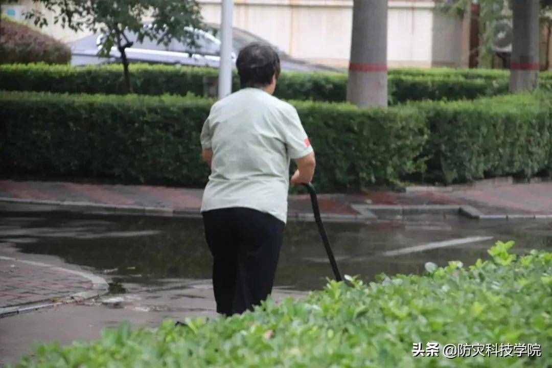 @新同学：迎新当天，ta的身影最特别