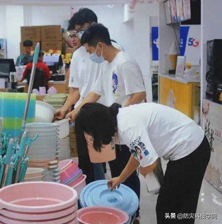 @新同学：迎新当天，ta的身影最特别