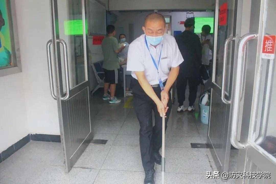 @新同学：迎新当天，ta的身影最特别