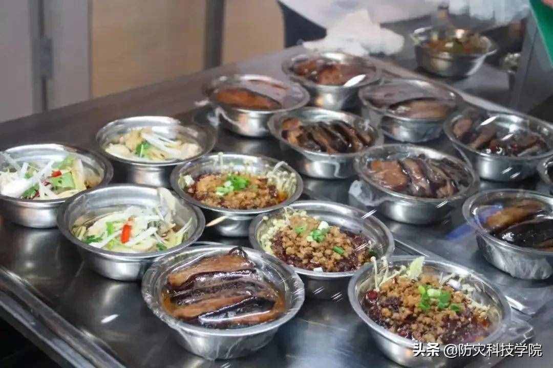 @新同学：迎新当天，ta的身影最特别
