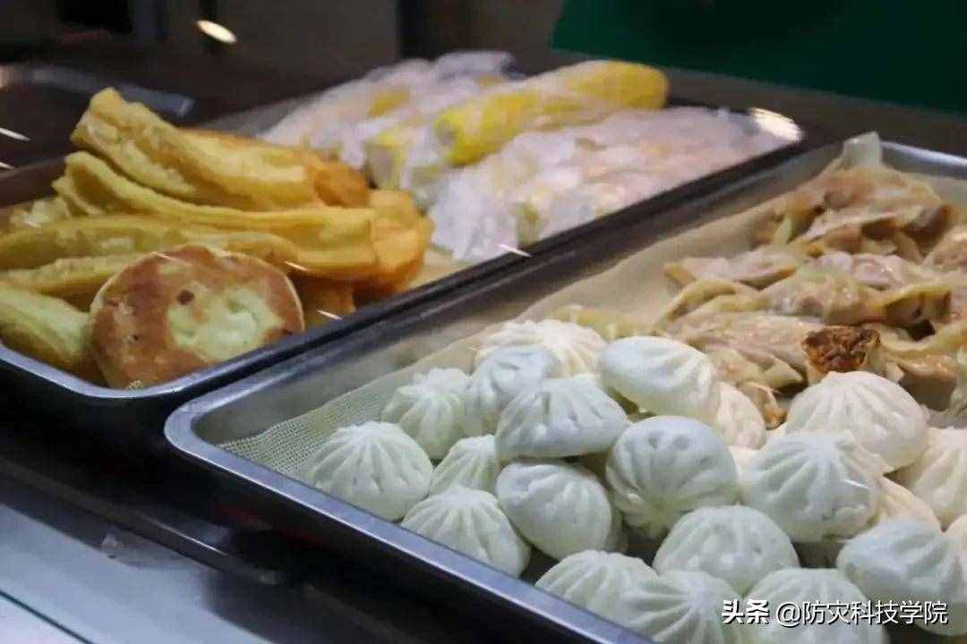 @新同学：迎新当天，ta的身影最特别