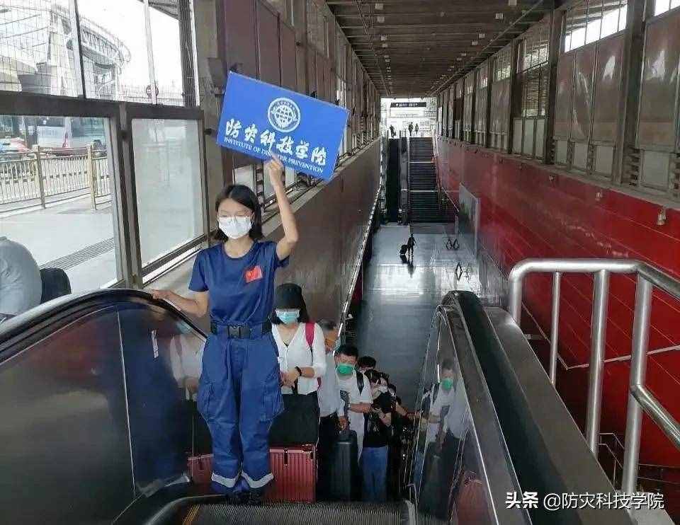@新同学：迎新当天，ta的身影最特别