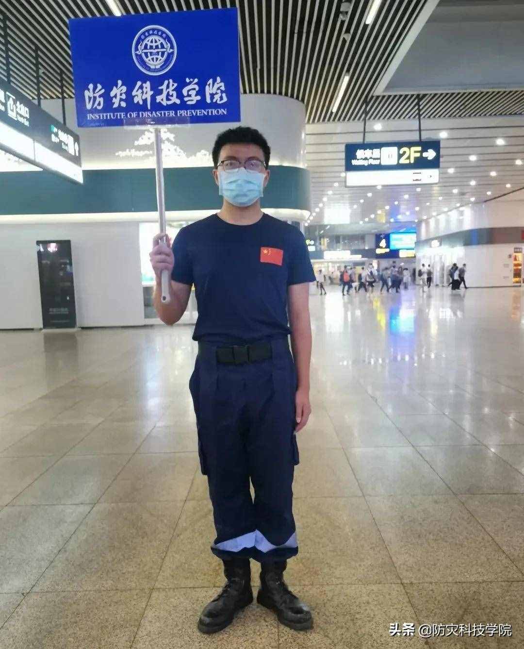 @新同学：迎新当天，ta的身影最特别