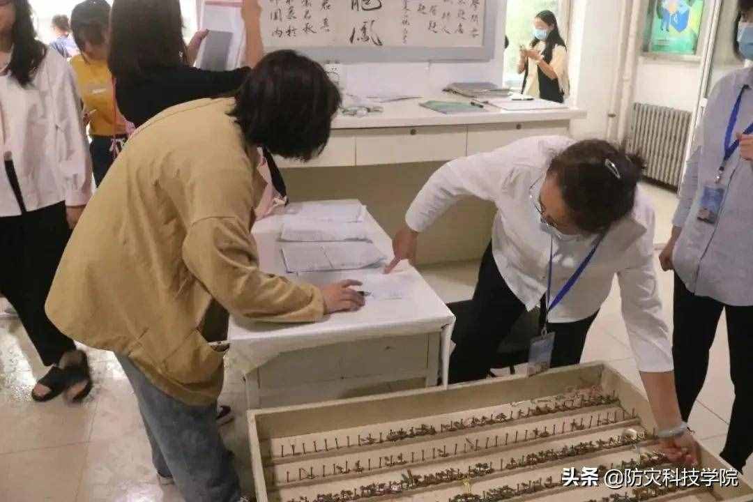 @新同学：迎新当天，ta的身影最特别
