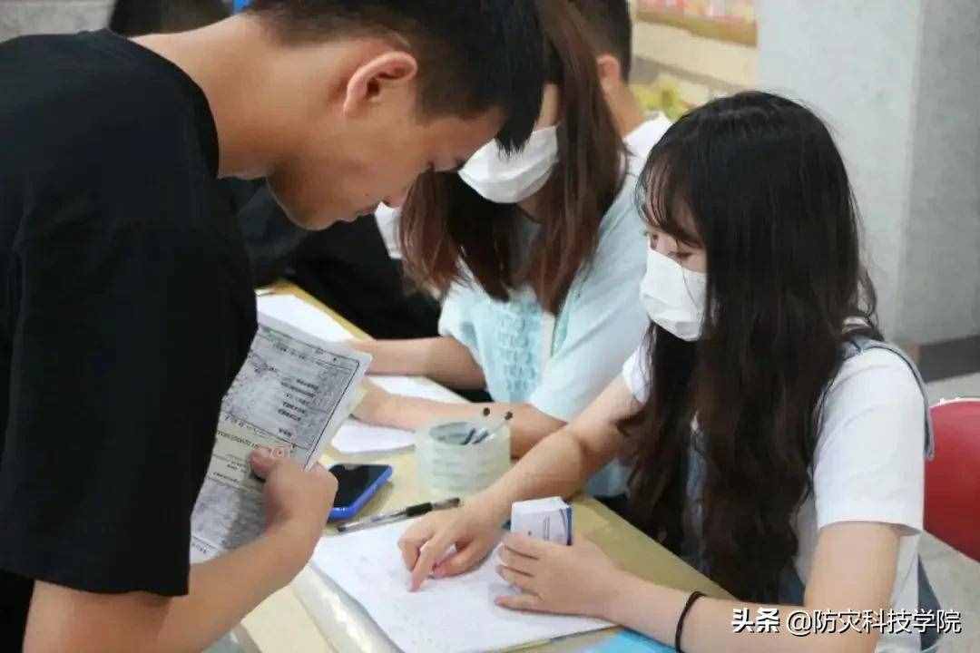 @新同学：迎新当天，ta的身影最特别