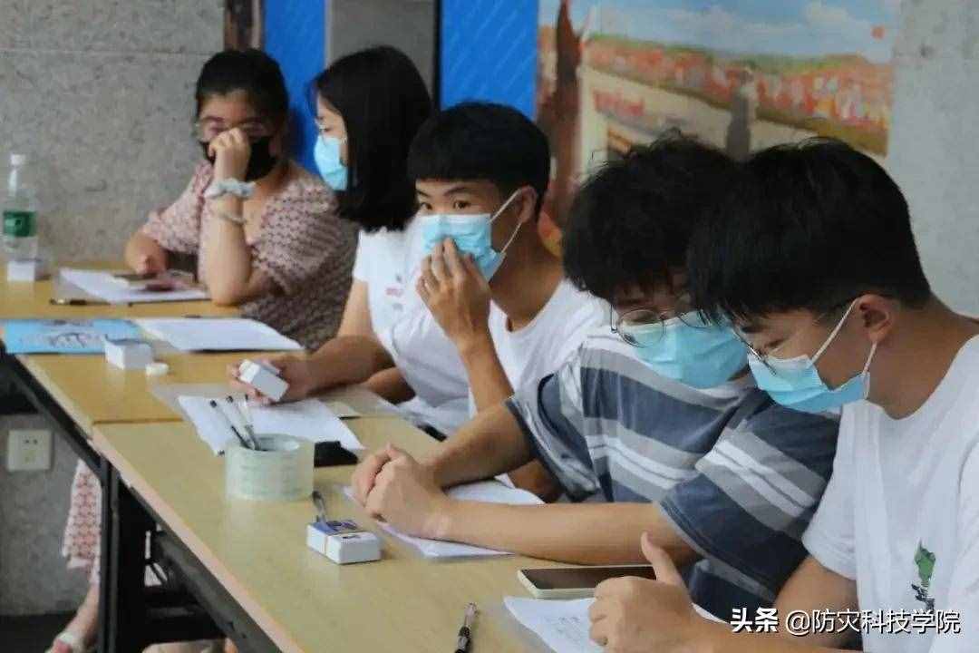 @新同学：迎新当天，ta的身影最特别