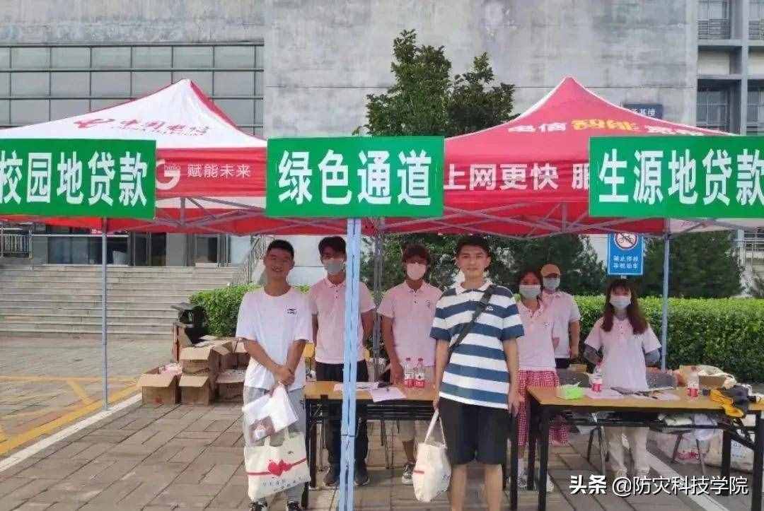 @新同学：迎新当天，ta的身影最特别