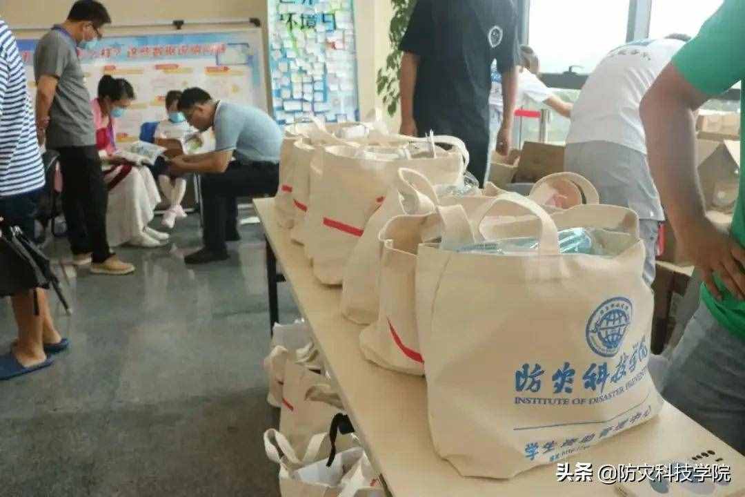 @新同学：迎新当天，ta的身影最特别