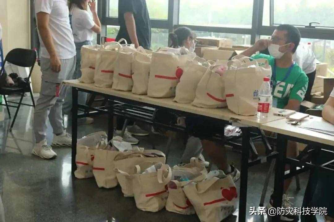 @新同学：迎新当天，ta的身影最特别