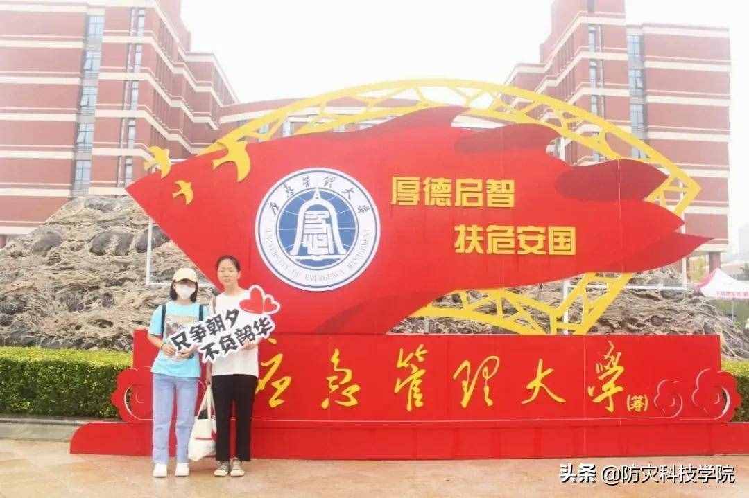 @新同学：迎新当天，ta的身影最特别