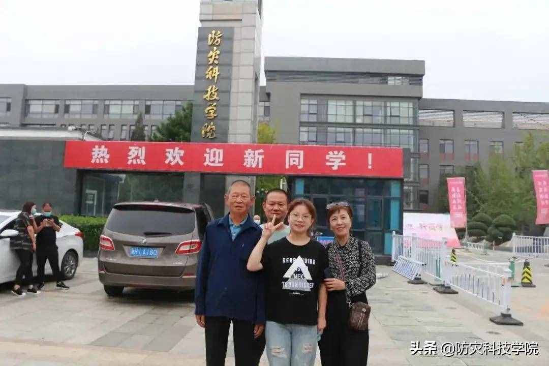 @新同学：迎新当天，ta的身影最特别