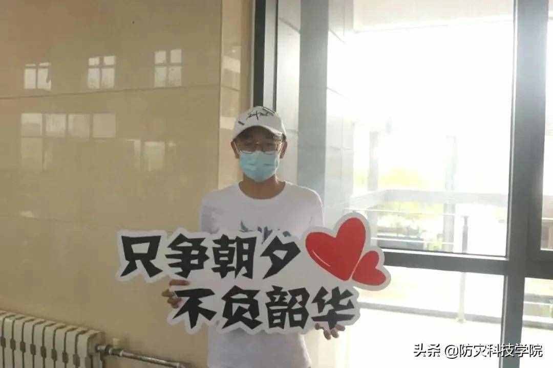 @新同学：迎新当天，ta的身影最特别