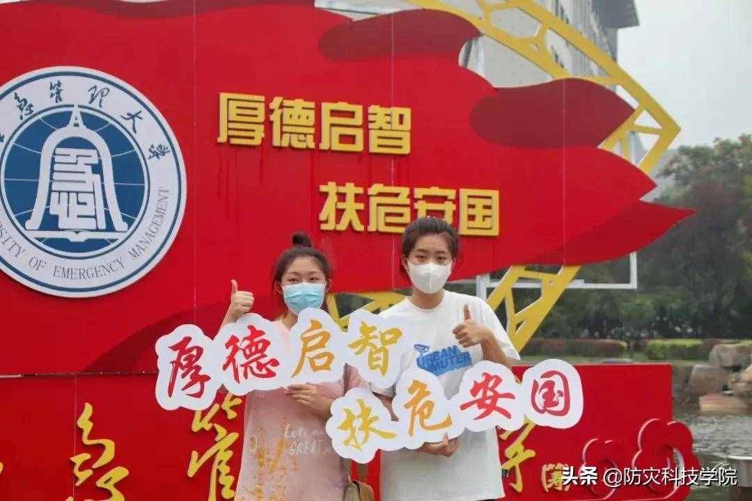 @新同学：迎新当天，ta的身影最特别