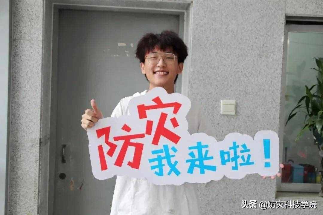 @新同学：迎新当天，ta的身影最特别