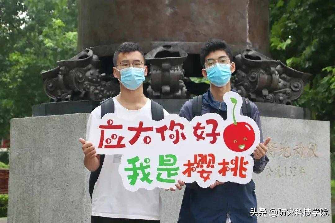 @新同学：迎新当天，ta的身影最特别