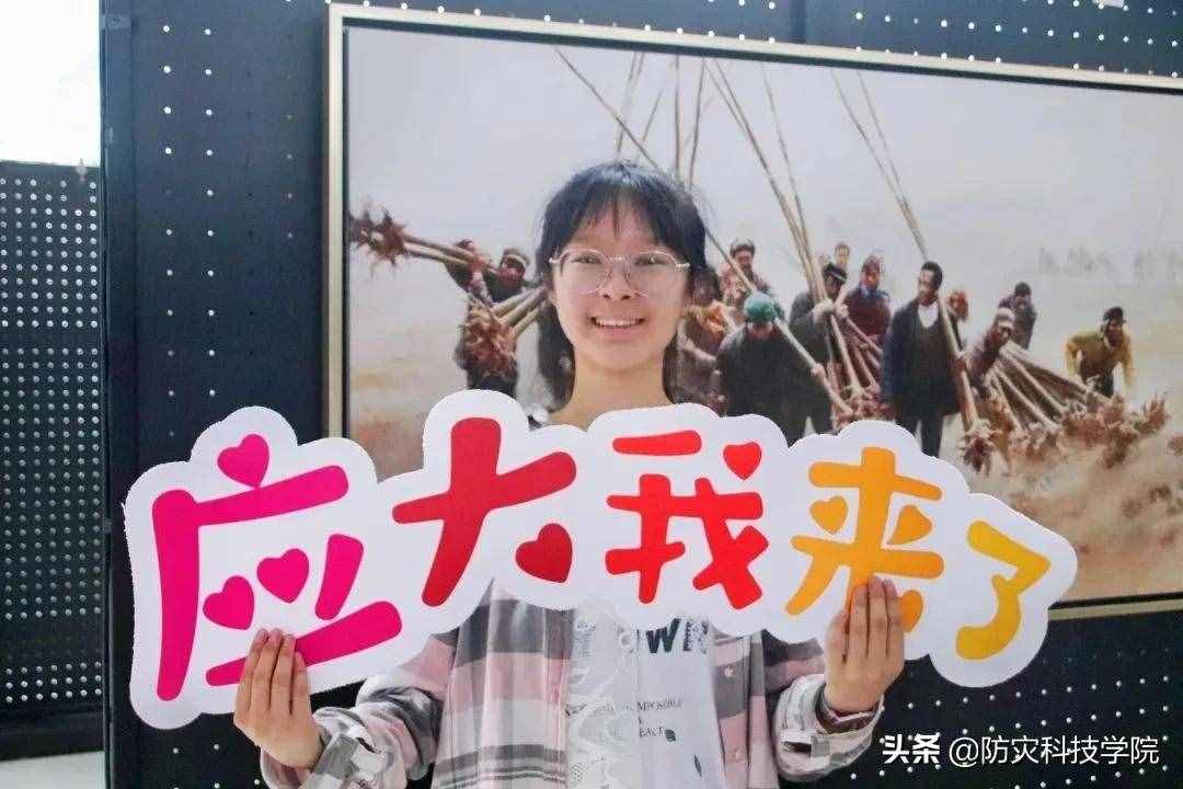 @新同学：迎新当天，ta的身影最特别