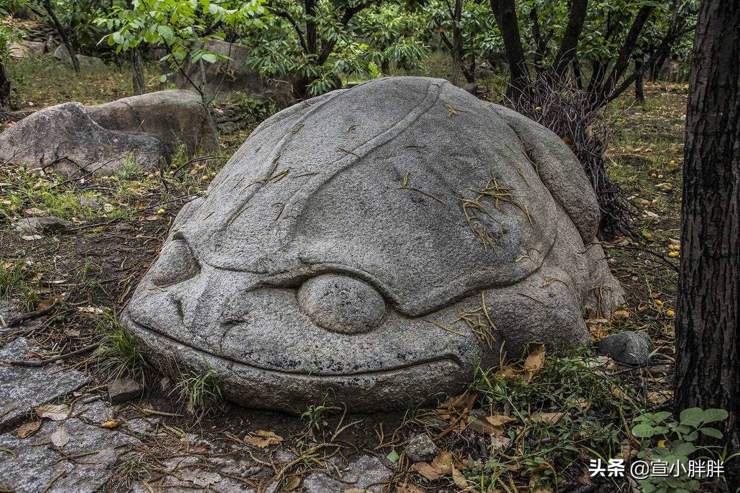 北京怀柔的鳞龙山自然风景区，奇峰怪石，满山果香