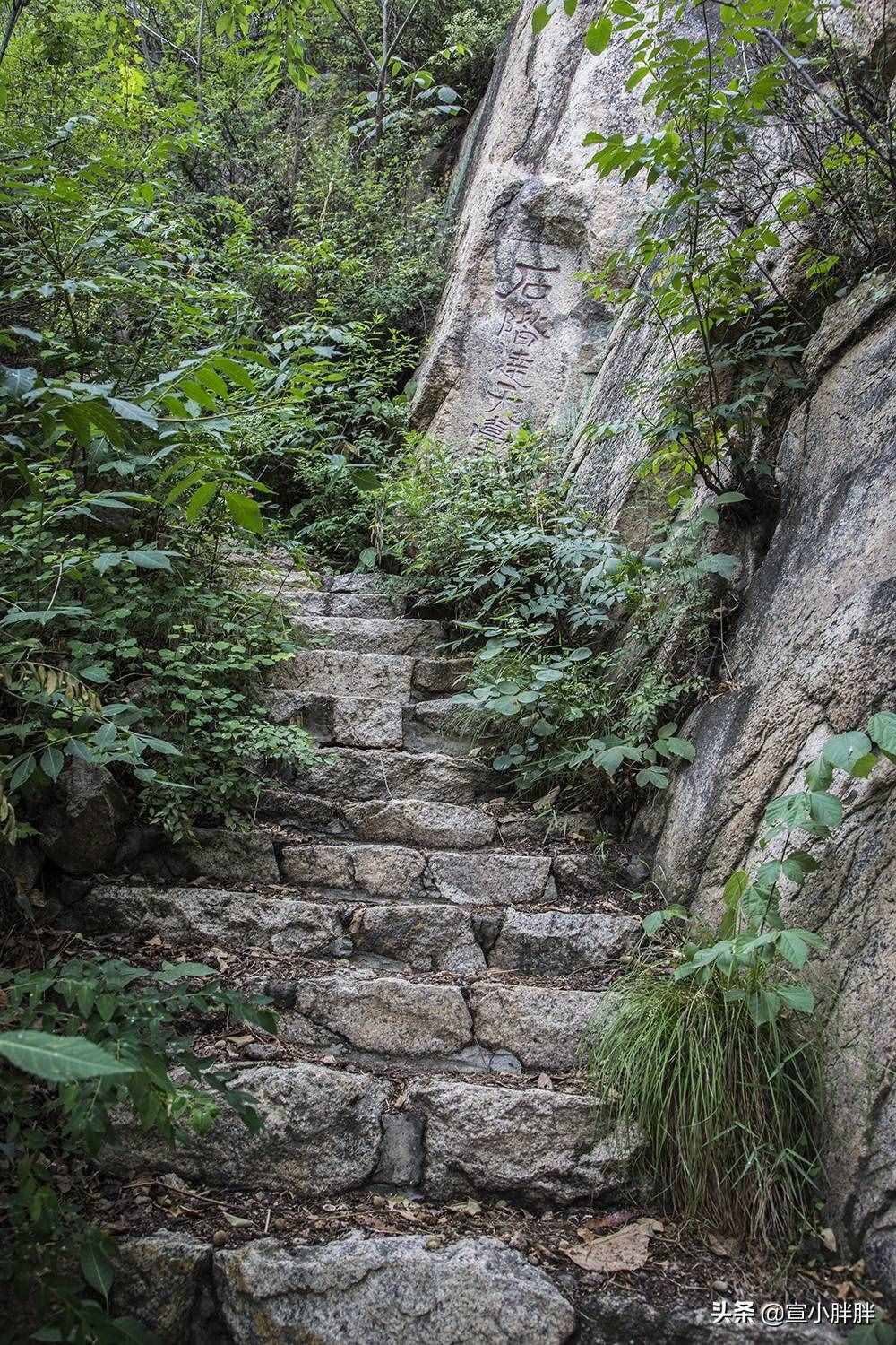 北京怀柔的鳞龙山自然风景区，奇峰怪石，满山果香