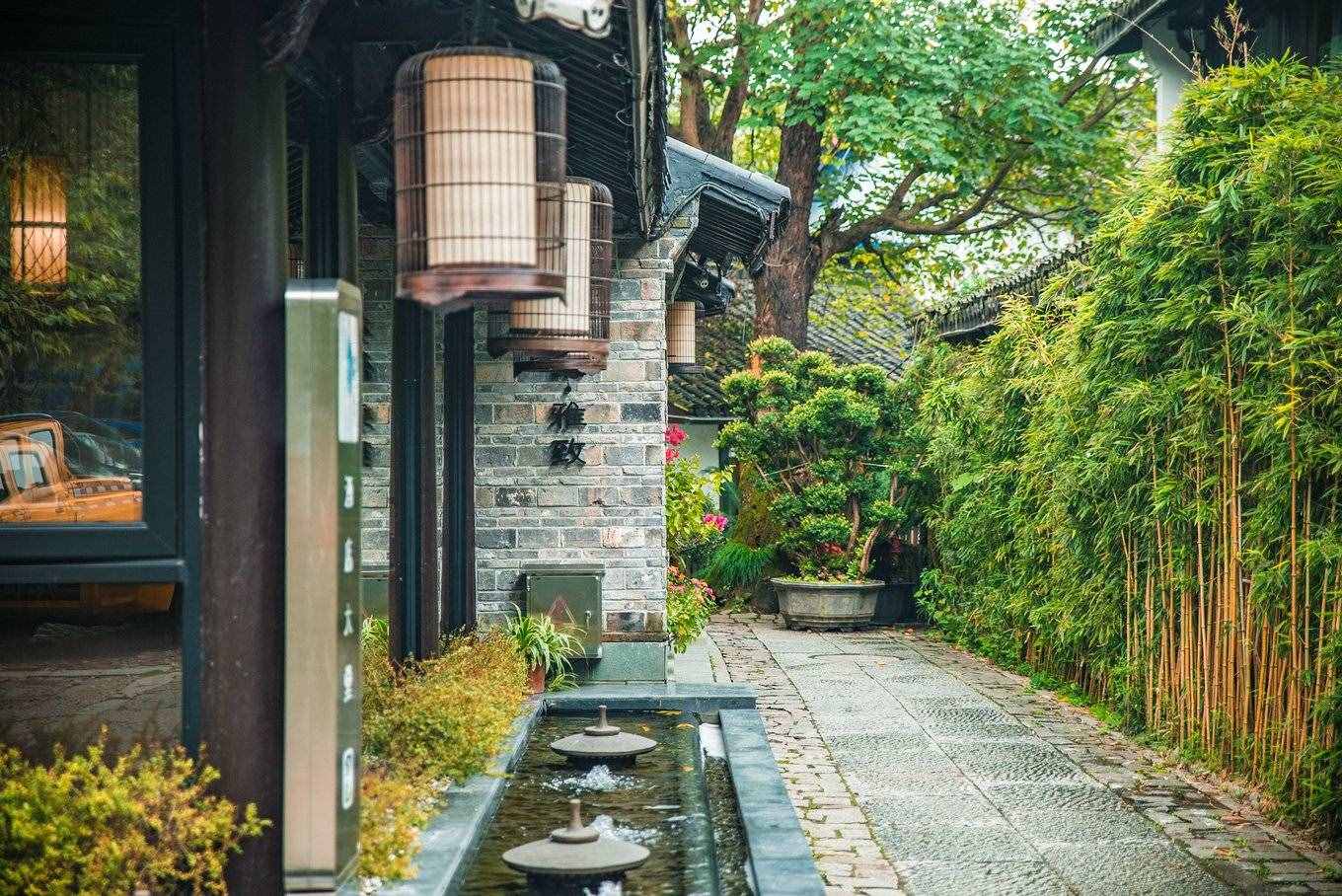 杭州西湖并不是环湖一圈就完事，推荐住这三家酒店慢慢体会
