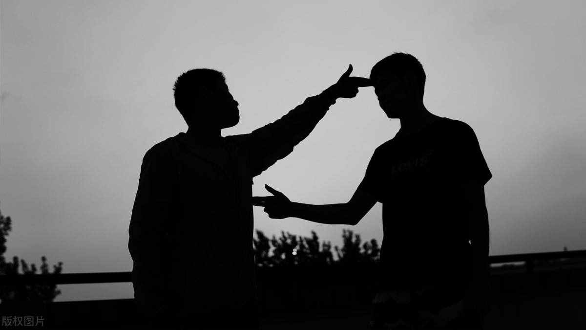 为什么说陈奕迅的《你的背包》是一首细思极恐的情歌？
