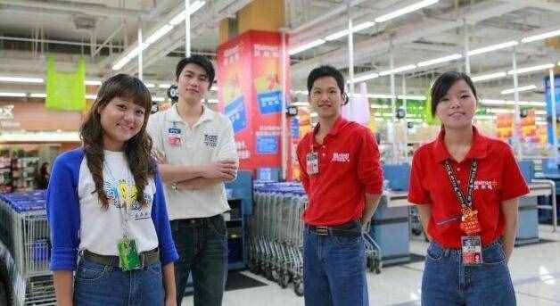 一个月收入2000多的超市营业员，为什么有那么多人干？