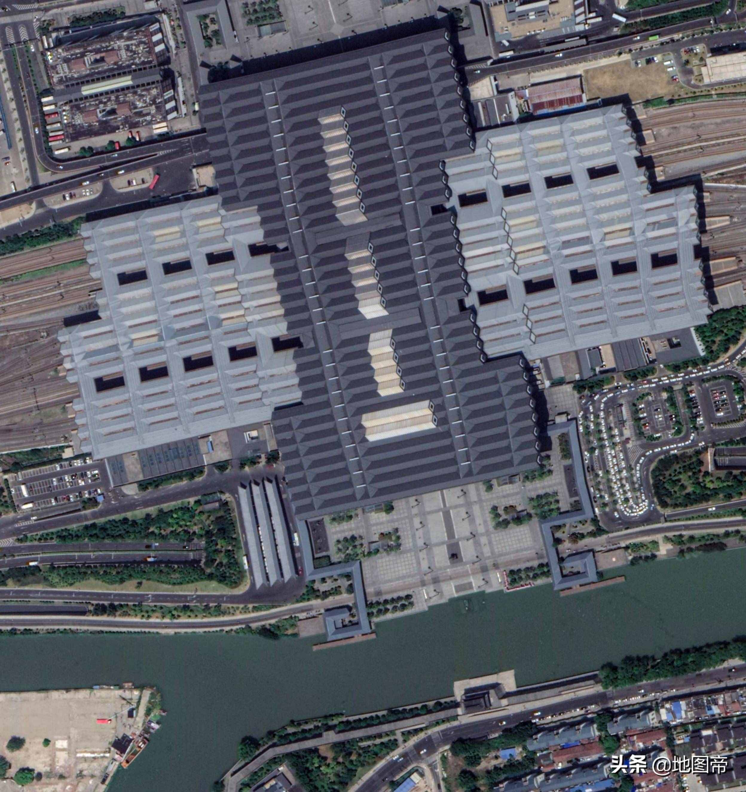 航拍苏州火车站，建筑风格全国都不多见
