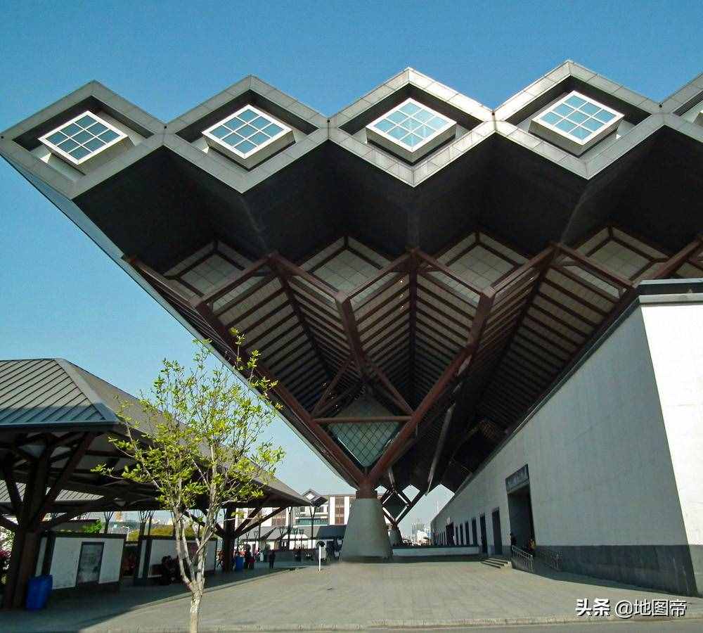 航拍苏州火车站，建筑风格全国都不多见