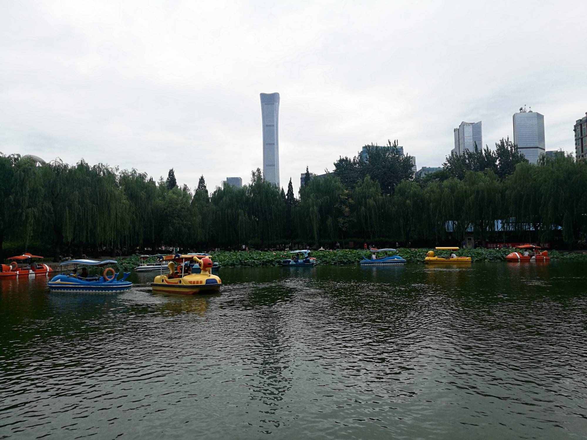探讨北京地铁10号线团结湖站，为何与团结湖公园不在一个地方？