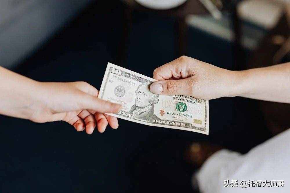 “买单”用英文怎么说？可千万别说pay the bill