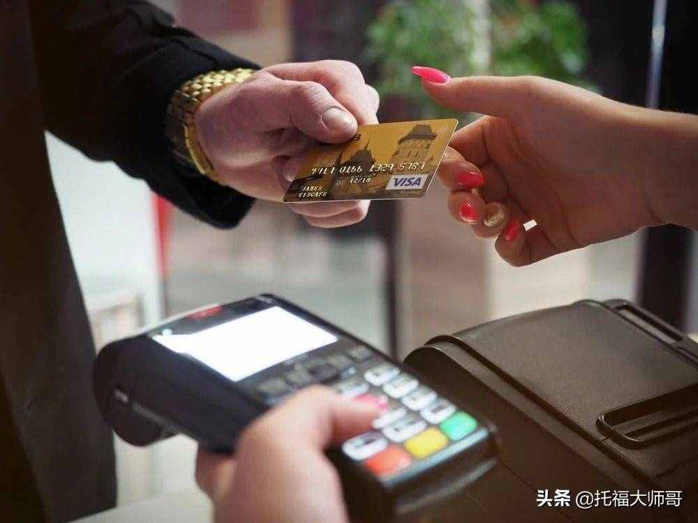“买单”用英文怎么说？可千万别说pay the bill