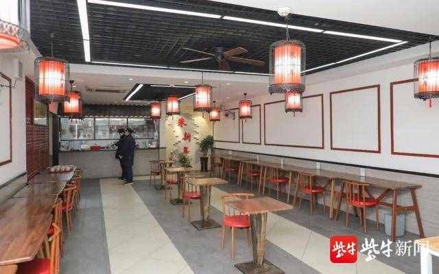 老姐妹享受“高考式”用餐服务 苏州古城首批餐饮企业恢复堂食