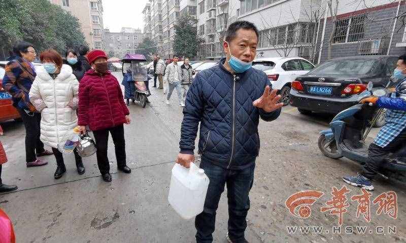 西安丽舍春天小区不到一月爆管三次 上万居民吃水难