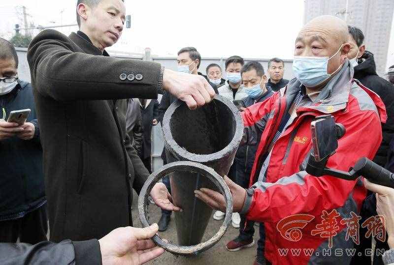 西安丽舍春天小区不到一月爆管三次 上万居民吃水难