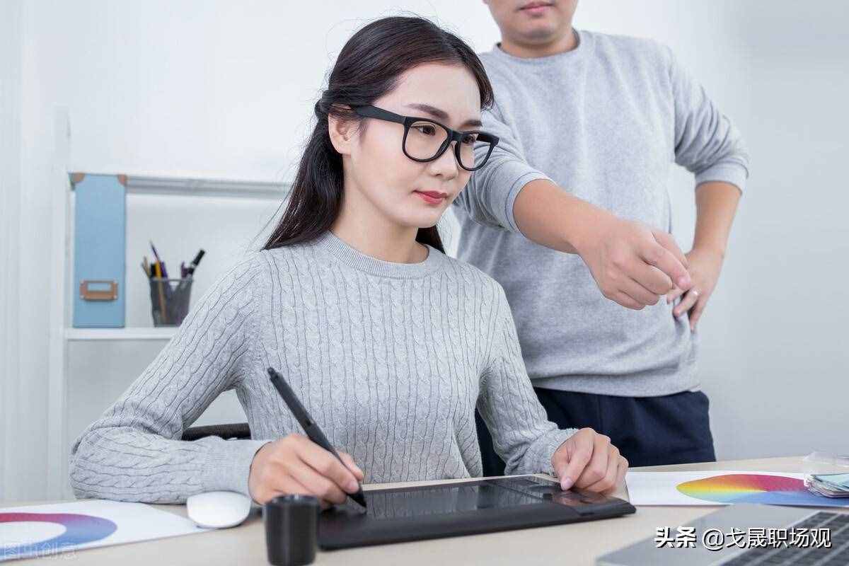与男上司关系暧昧，自己受伤害，女下属应该这样防止男上司的骚扰
