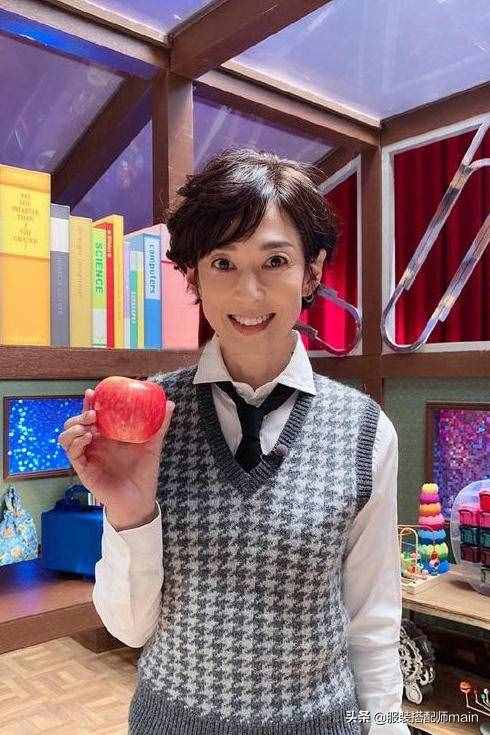 中年阿姨别一味打扮花哨，学日本中年女人这样穿，知性优雅又高级