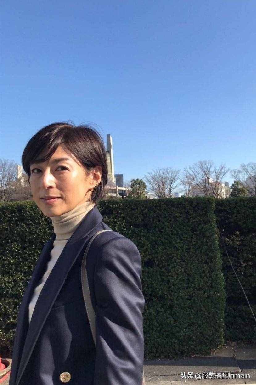 中年阿姨别一味打扮花哨，学日本中年女人这样穿，知性优雅又高级